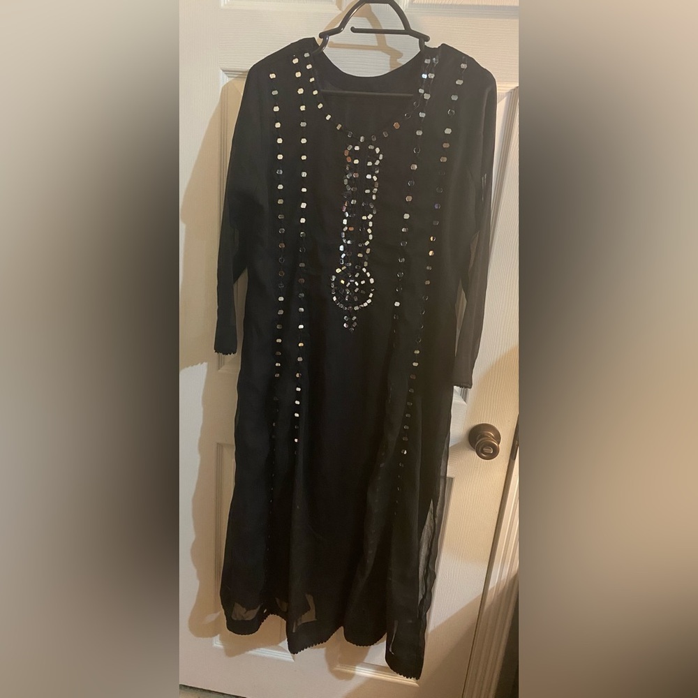 Elegant Kameez with Sequin Detail